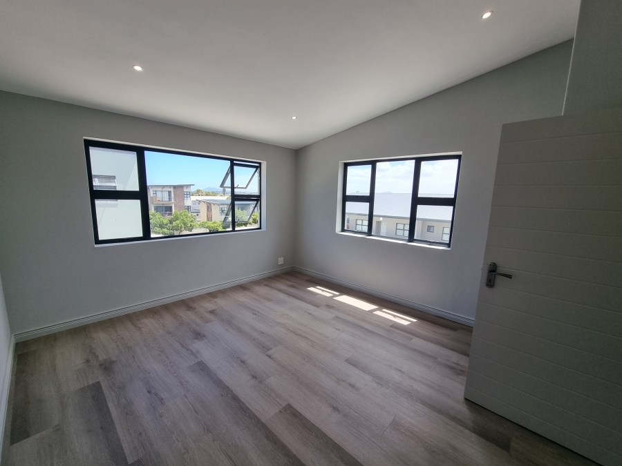 To Let 4 Bedroom Property for Rent in Royal Ascot Western Cape